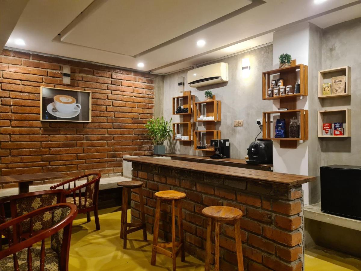 Cafe And Pub By Yasri Hotel Weligama Exterior foto