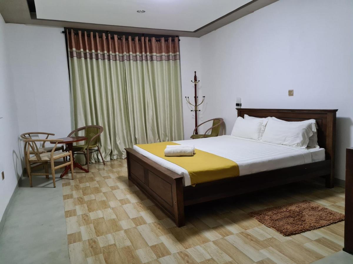 Cafe And Pub By Yasri Hotel Weligama Exterior foto